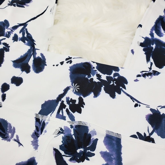 NWT Athleta White Water Flower 7/8 Leggings - Picture 6 of 7